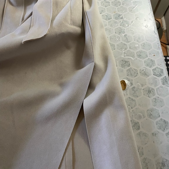 Zara Women's Beige Trench Coat - Picture 3 of 4